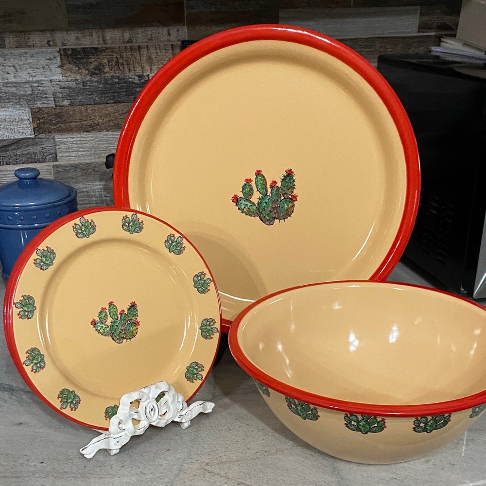 Marble Canyon Cactus Design Dinnerware set. Platter, Bowl and 4 desserts plates